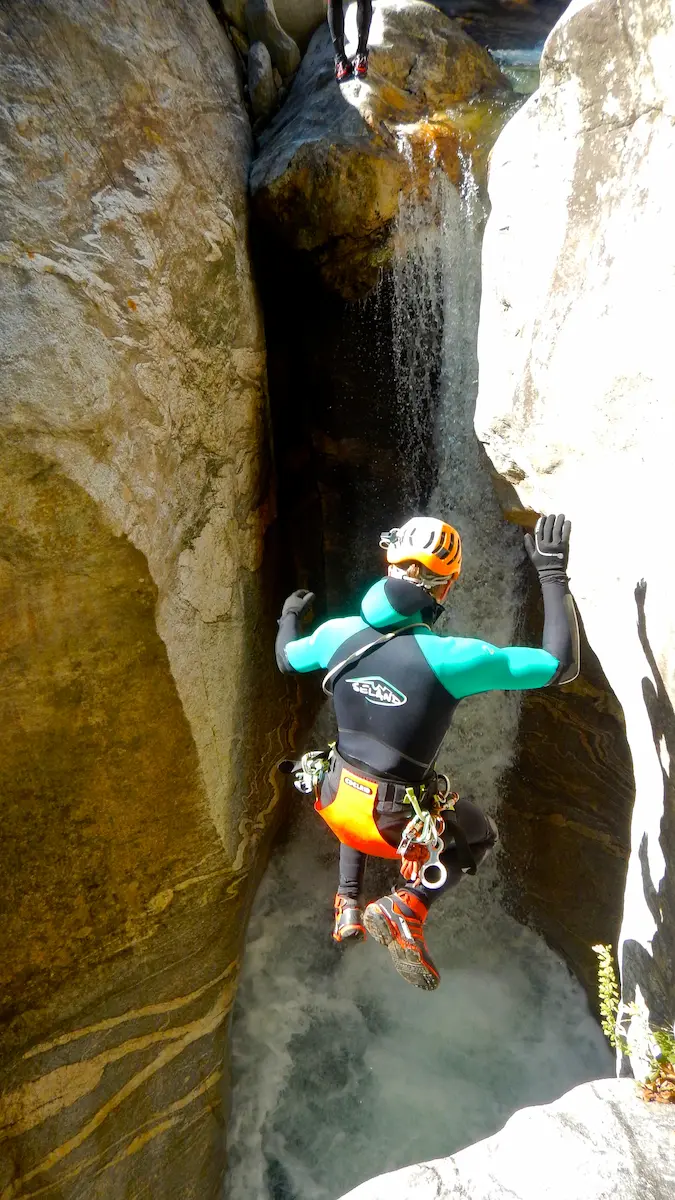 Stage canyoning dans le Tessin en Suisse