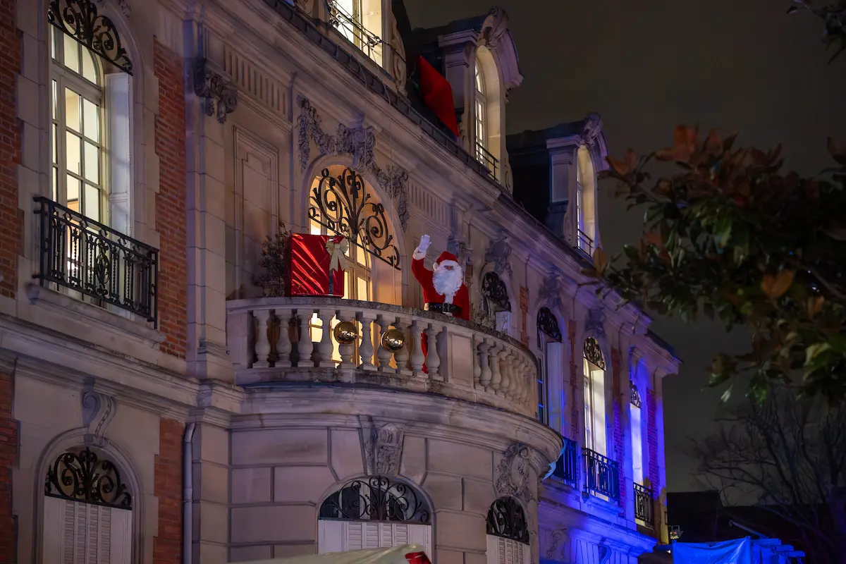 Animation descente du Père Noël en rappel.