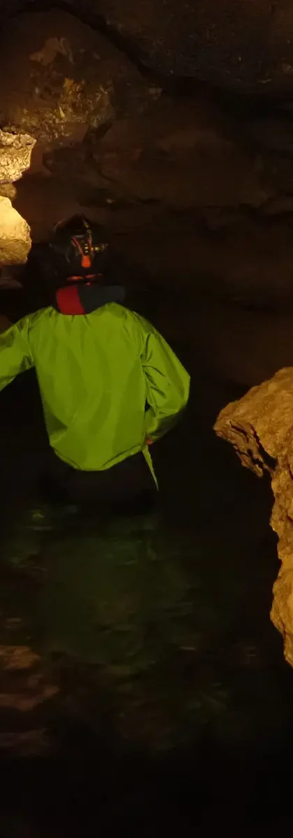Spéléologie dans le Jura au Lac de Vouglans