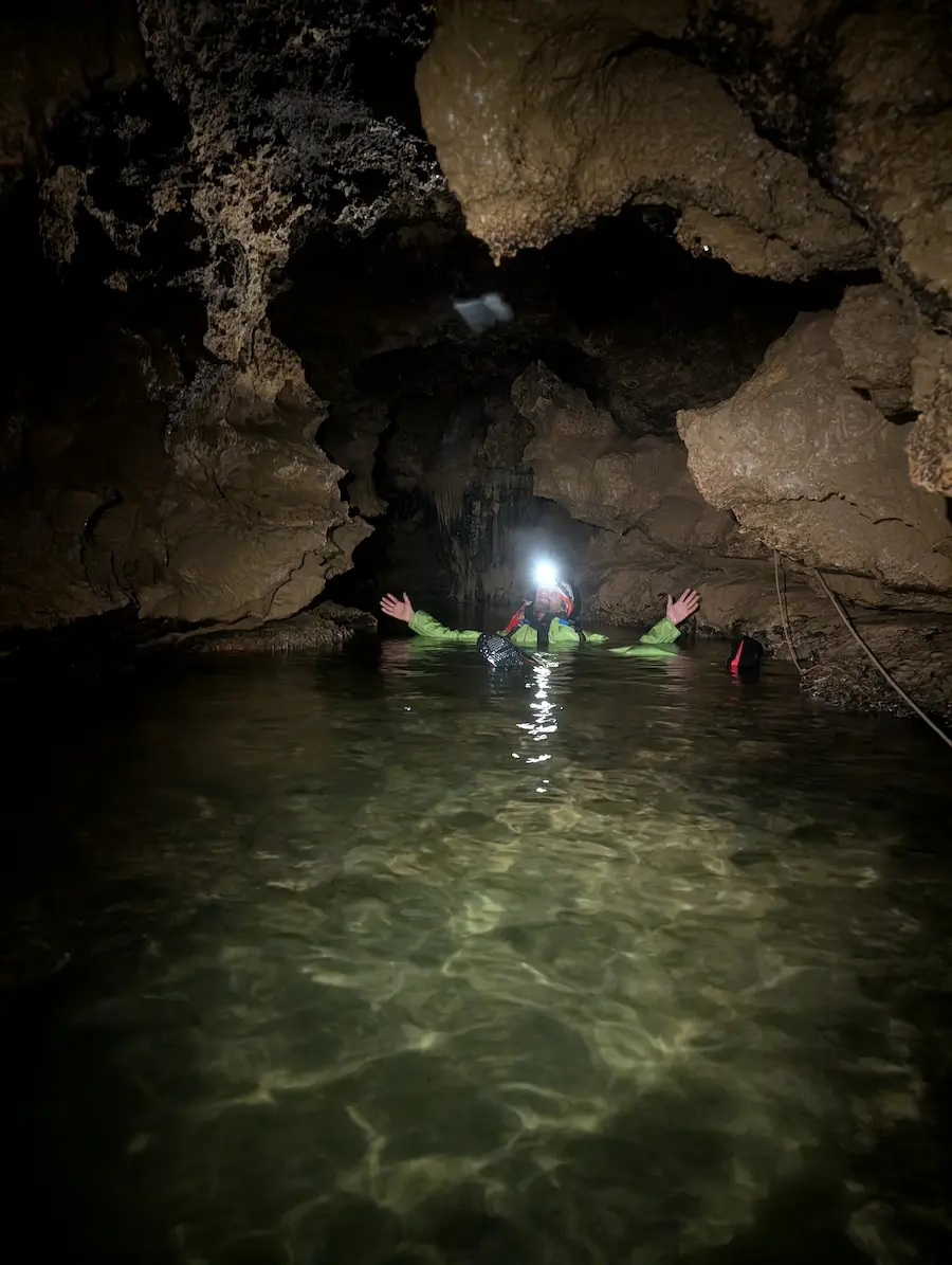 Spéléologie aquatique dans le Jura au Lac de Vouglans